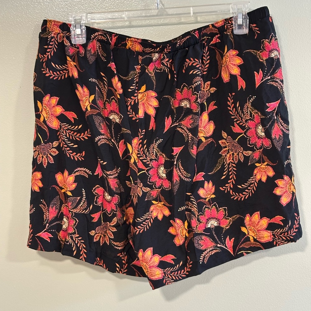Torrid Black with Vibrant Floral Women's Shorts
